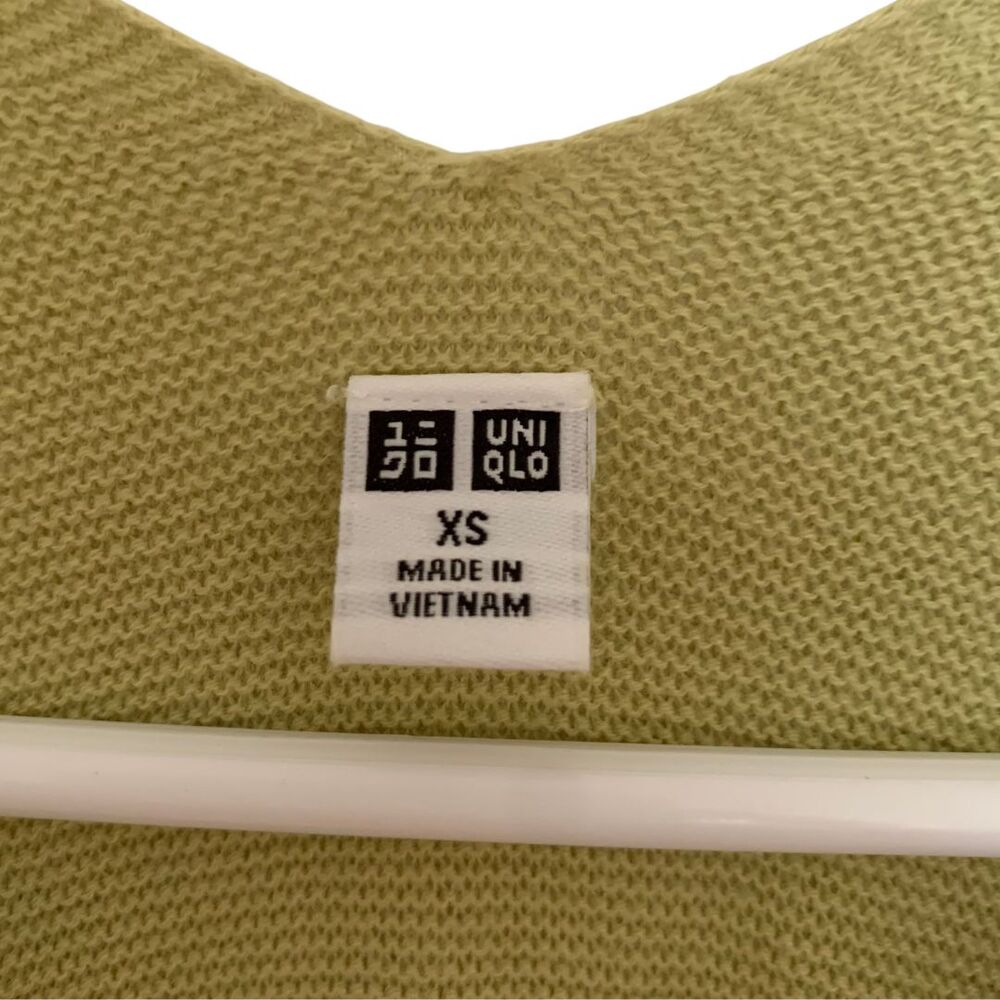 Uniqlo Green Cotton V-Neck Short Sleeve Casual Knit Top - Picture 3 of 6